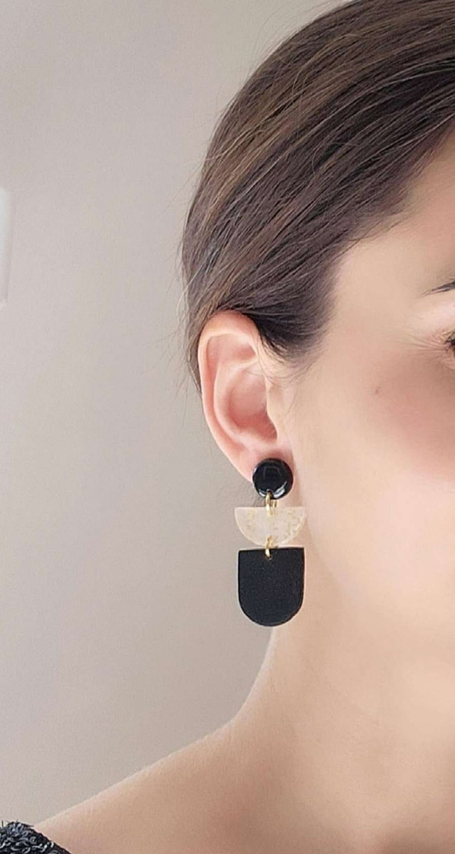 Dangle black earrings with semicircle with gold foil