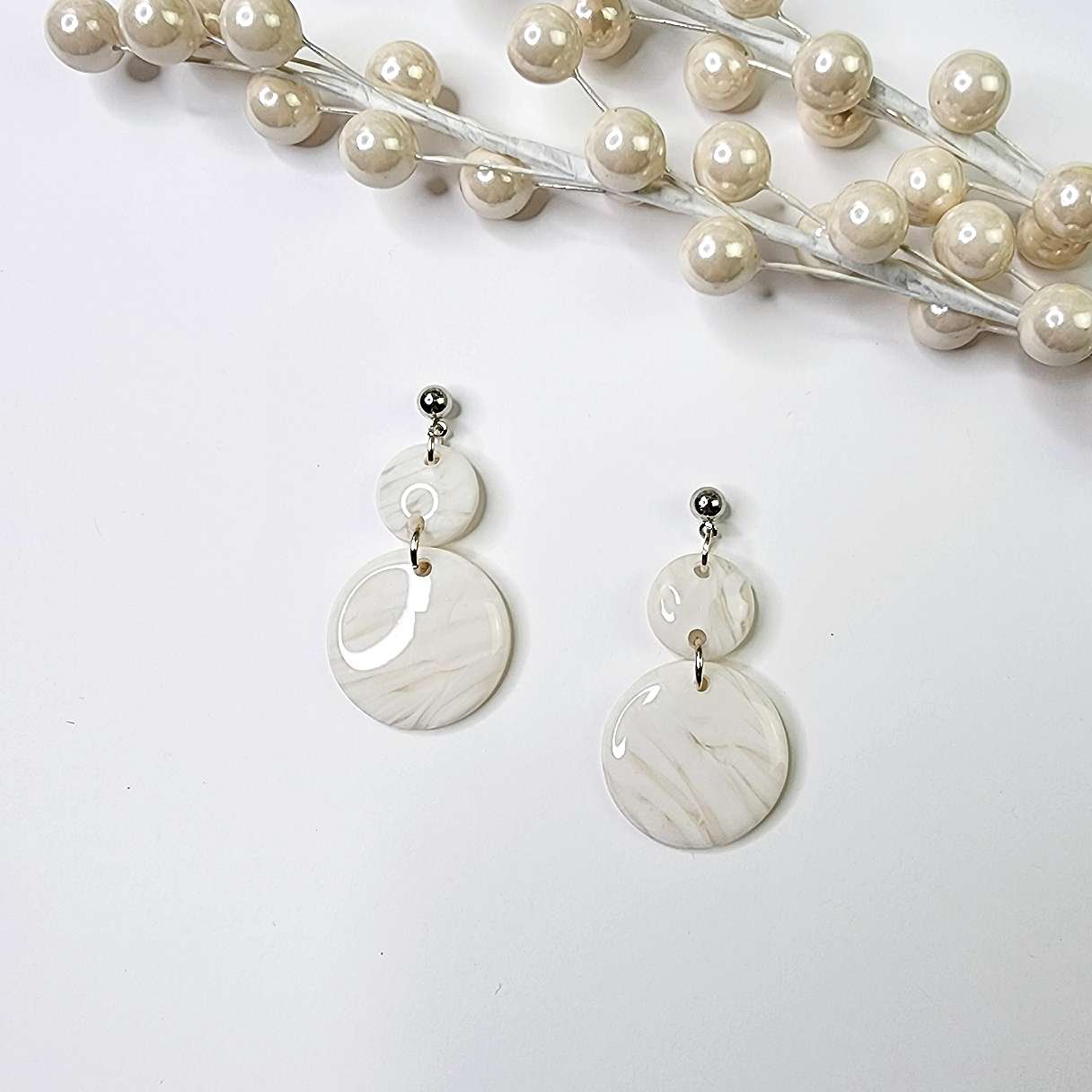 Round geometric ivory dangle earrings