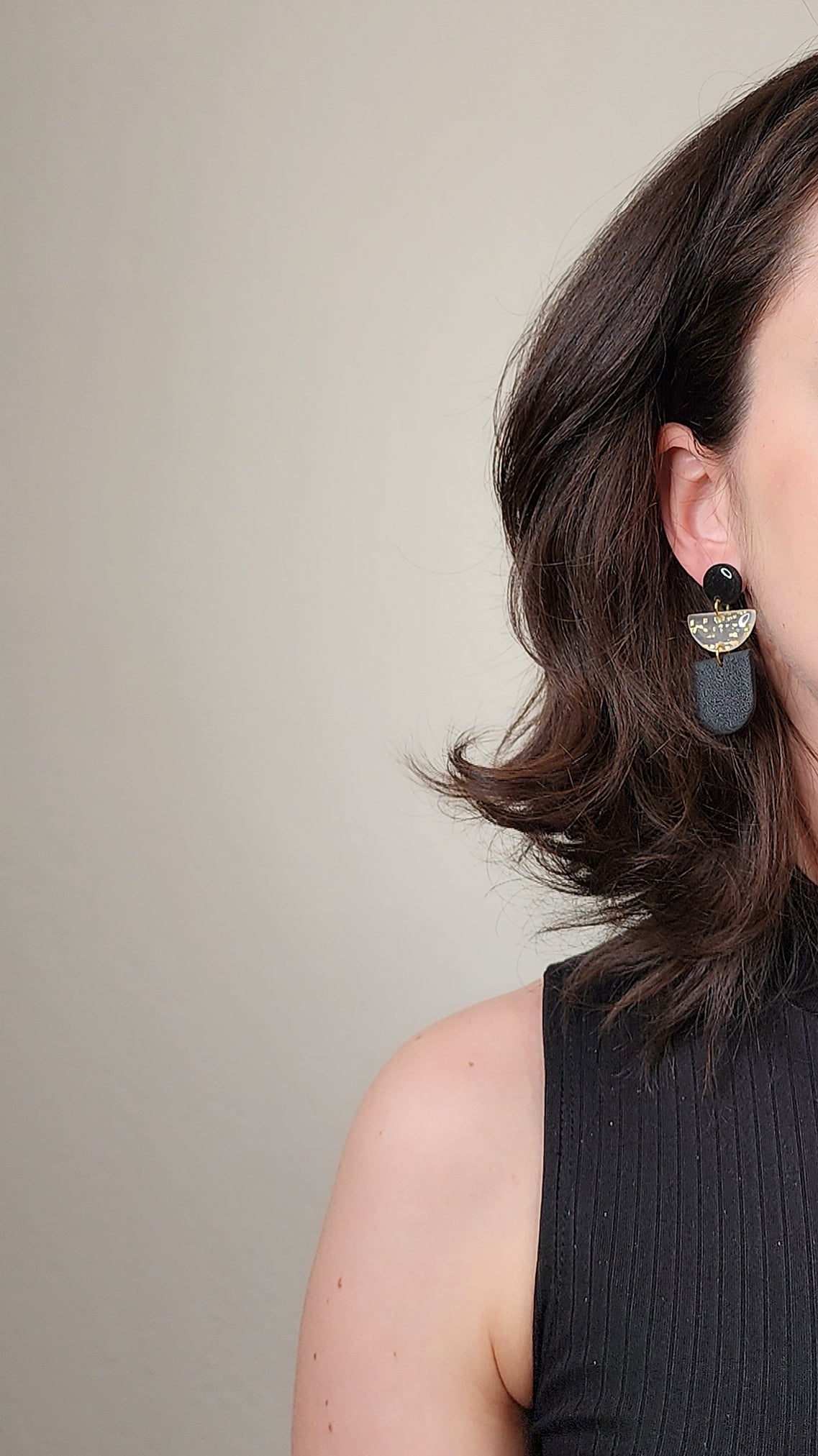 Dangle black earrings with semicircle with gold foil