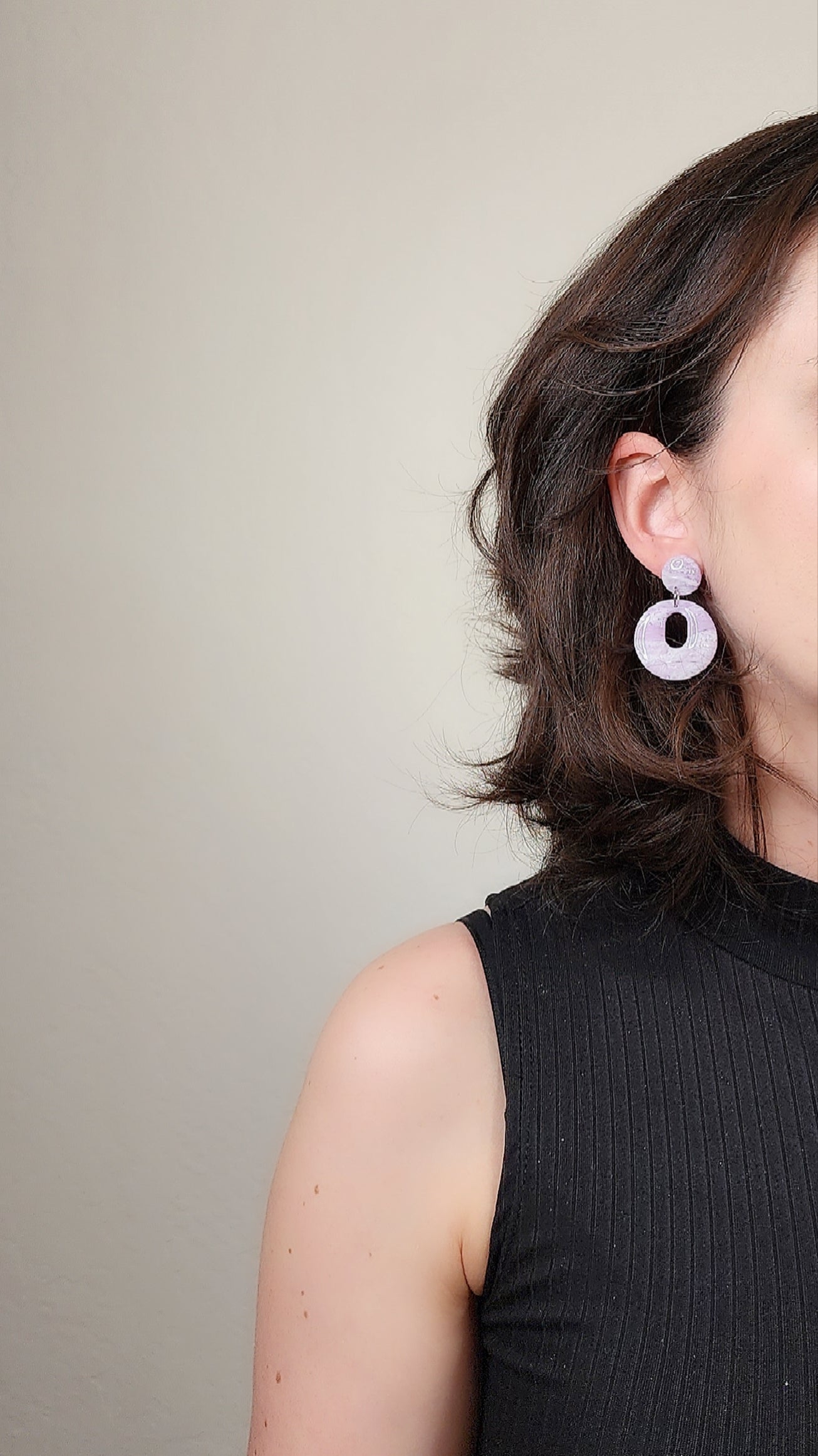 Hoop earrings in retro shape 60s style, purple stone clay